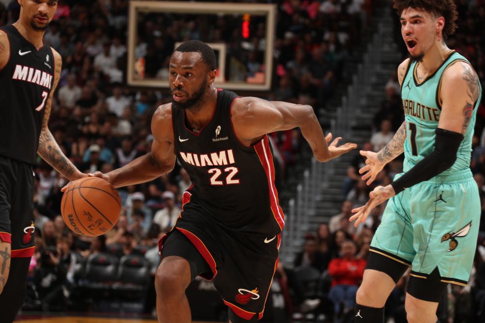 人士不可或 人士不可或